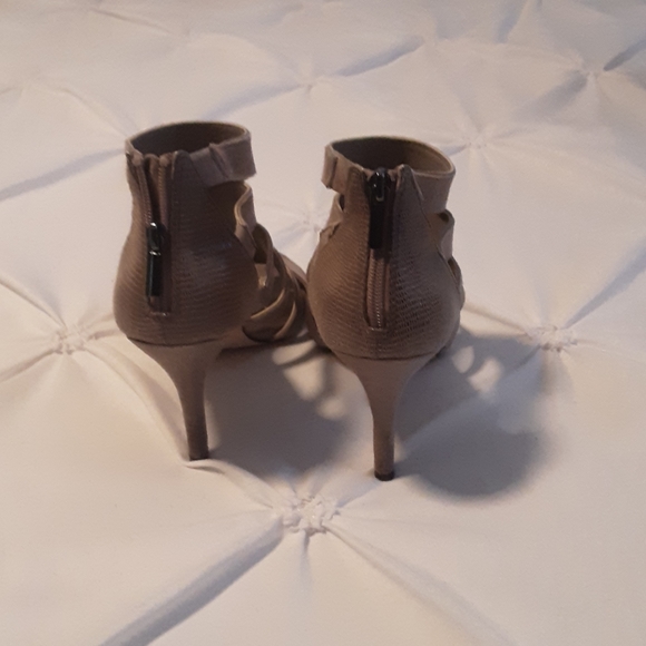 WHBM 3 inch Peep Toe Sandals - Picture 4 of 4